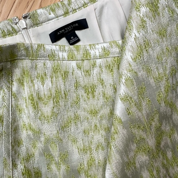 ⭐️BOGO FREE⭐️ EUC ANN TAYLOR Green and White Pencil Skirt - Picture 3 of 3